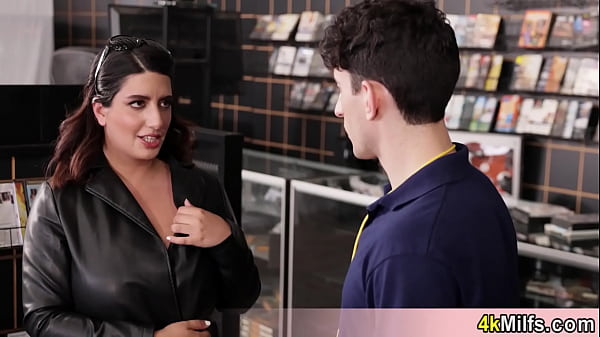 Play MP4 - When Sarah the milf of Nicks dreams entered his store he wasnt able to talk to her