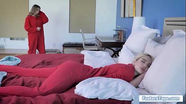 Couple fuck_stepdaughter for Christmas