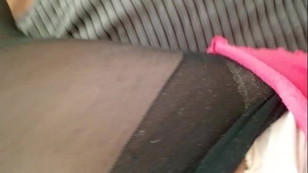 Una vez m&aacute;s pude ponerme la ropita de mi hermana para masturbarme bien rico 