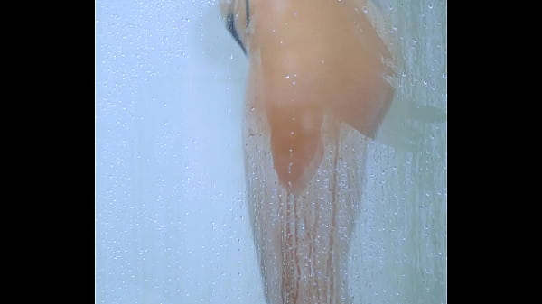 Play MP4 - College Tanned Gorgeous Girl take a shower in Bikini