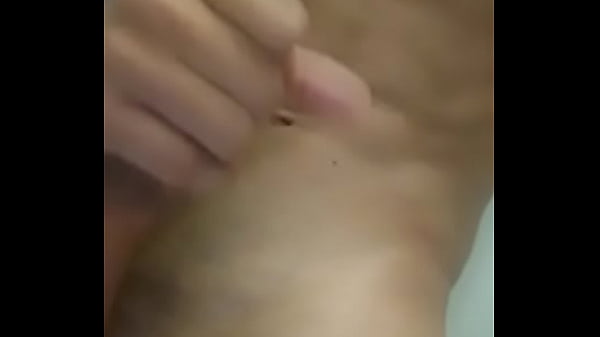 Novinho safado batendo punheta gostoso. Seguem meu inst:  iiguizinho