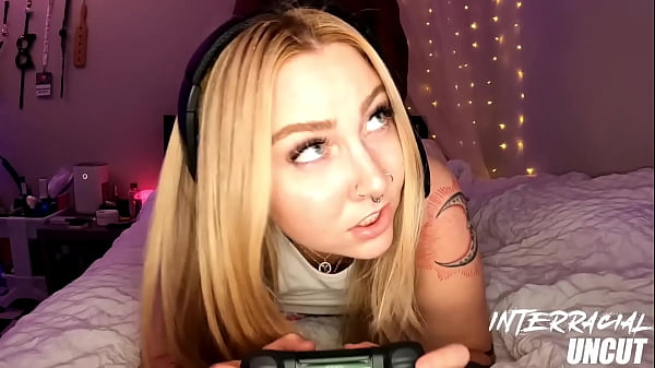 Nonton My Slut Can Suck My Bbc And Play Fortnight At The Same Time thumbnail