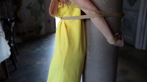 Play MP4 - Girl tied to a column