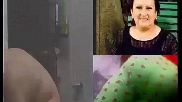 Espiando a mi tia novata duch&aacute;ndose (Ecuador) 