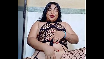 Putiesposa Caliente Se Encierra En El Ba&ntilde;o A Correrse Porque En El Barrio Ay Un Vato Que Le Tiene Ganas thumbnail