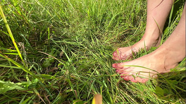 Nonton Do You Lie My Feets On Grass? thumbnail