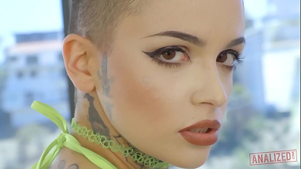 LEIGH RAVEN GETS HER ASSHOLE PUNISHED BY TOMMY 