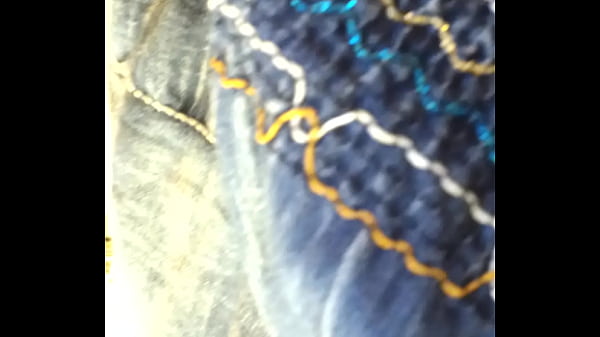 Play MP4 - Hairy upskirt