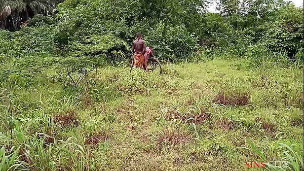OKONKWO GAVE THE VILLAGE SLAY_QUEEN A LIFT WITH HIS BICYCLE,FUCKED HER OUTDOOR