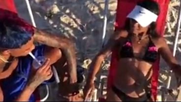 Morena Carioca Deu A Buceta Para Um Desconhecido Na Festa, Depois De Conhece -lo Na Praia thumbnail