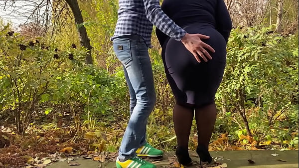 Play MP4 - Curvy mother-in-law put on stockings for me