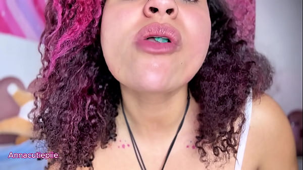 Vore asmr eating gummy worms close up