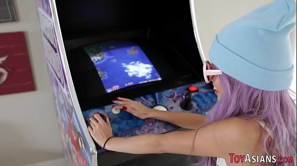 Bendylittle_teen asian gobbles shlong