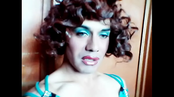 Play MP4 - Mi primer video vestida de Maricona