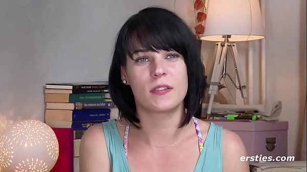 Play MP4 - Ersties - Marie angelt gerne und verw&ouml;hnt ihre Muschi von innen und au&szlig;en