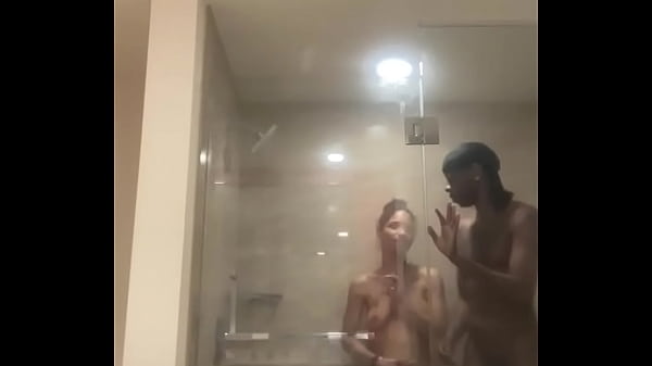 StrawberryLulu Druffbandit showertime