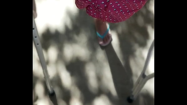 Amputado Caminando con muletas 