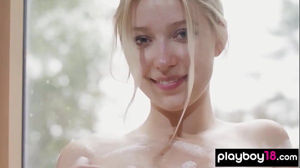 Nonton Cute All Natural Blonde Hottie Posing Nude In The Bath thumbnail