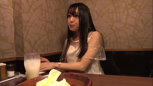 【マキさん、大学生(バイトでクリニック勤務)】オナニーはした事がなく、レディコミやファッション雑誌で見るエッチな記事に妄想を膨らましている。sexイッた事がなくて絶頂を迎えイクという感覚を味わってみたいんだとか。それならばレッツゴーと言わんばかりにグイグイ押せ押せで口説きまくる！ thumbnail