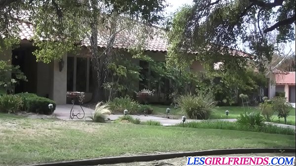 Lesbian gals Veronica Snow and Syren De_Mer