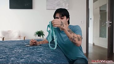 Nonton Big Tits Ryan Keely Was Caught By Her Stepson Cheating.the Guy Promised To Keep Silent In Exchange Of Him Licking And Fucking His Stepmoms Hairy Pussy thumbnail
