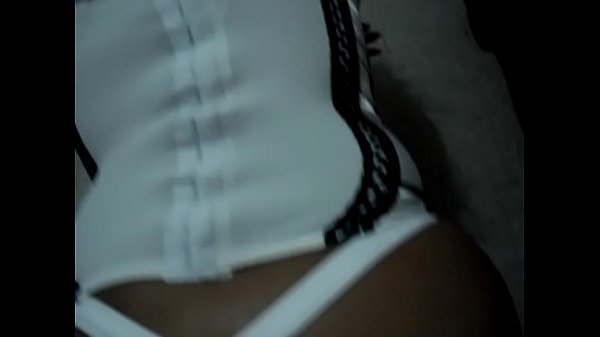 Solita se monta bien ensartada en la verga de mi compadre se la mama se empina en cuatro patas como perra y la deja bien moqueada hasta la espalda