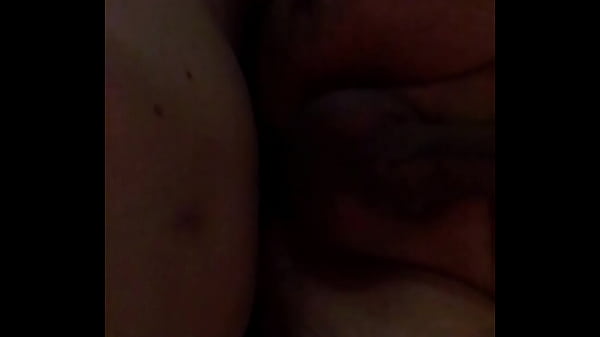 Travesti sarada socando no safado