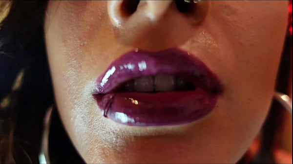 Play MP4 - Latex and lipstick fetish&colon; blowjob