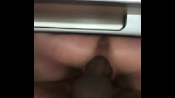 Elle m_excite en parlent salement et fait la chienne accro à ma bite