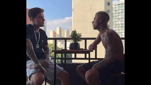 Play MP4 - Acabei fodendo meu amigo na varanda