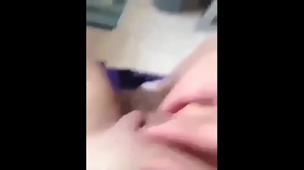 Play MP4 - Mi amiga me manda un video