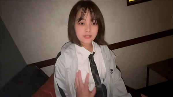 Nonton 【カップル。ラブホ】僕の彼女をラブホでj◯のコスプレさせて性感帯を攻め合うカップル。 thumbnail