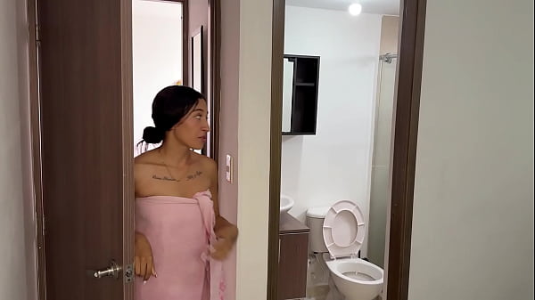 Nonton Hermanastro Que Haces Masturbandote, Acompa&ntilde;ame En La Ducha. Mi Hermanastra Se Ducha Con La Puerta Abierta Y Yo Me Aprovecho Y Le Meto Mi Gran Polla. thumbnail