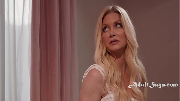 Nonton Stepmom Confesses Lesbian Love To Stepdaughter Before College thumbnail