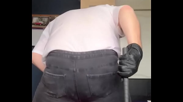 Sir Mountjoy using thewhip