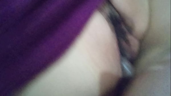 Esposa de mi t&iacute_o me encontr&oacute_ sin nada de ropa y la tuve que follar