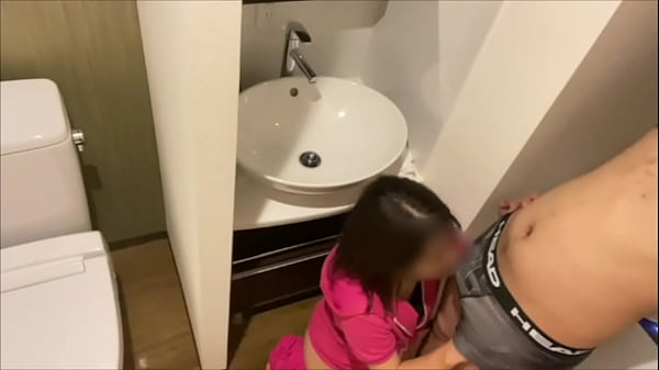 Play MP4 - 友達のいも&bigcirc;とが可愛すぎて我慢できずにやってしまう変態男