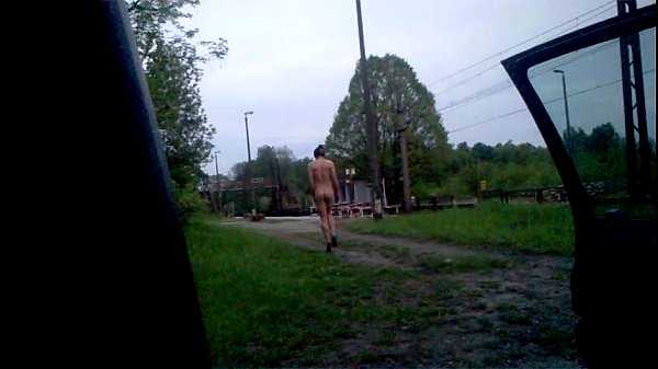 Play MP4 - public tranny