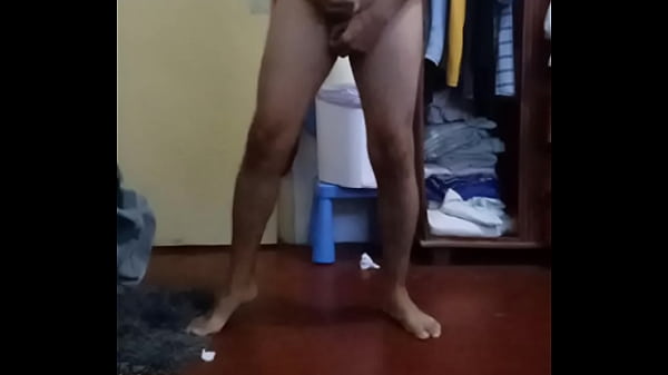 Mi mujer salió_y yo tengo que_botar este lechero