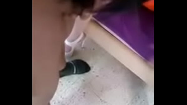 ANDREA ROJO MAMANDOSELA AL JARDINERO