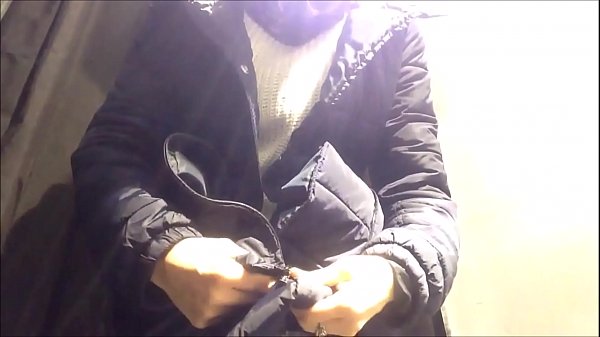 it stime toget ready for summer and so I try on the new bikinis ina storedressing room