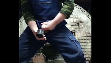 Я кончил, вылил сперму на лицо и кончил ещё раз,чтобы СНОВА ВЫЛИТЬ КОНЧУ СЕБЕ НА ЛИЦО! Я грязная шлюха! thumbnail