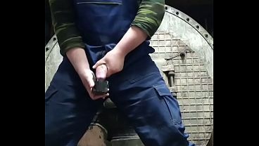 Я кончил, вылил сперму на лицо и кончил ещё раз,чтобы СНОВА ВЫЛИТЬ КОНЧУ СЕБЕ НА ЛИЦО! Я грязная шлюха! thumbnail