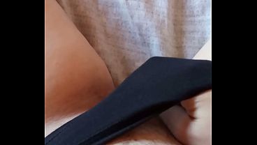 GretaLa in slip neri e pelosa 