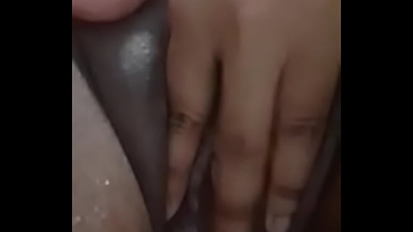 Mi amiga me sorpredi&oacute_ con este video orinando bien rico!