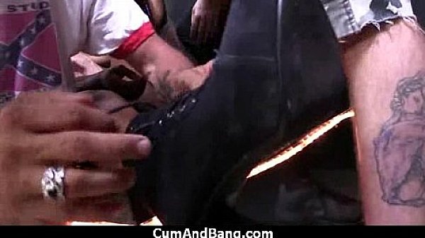 Nonton Black Ho Sucks On White Dicks In A Group Blowjob 18 thumbnail