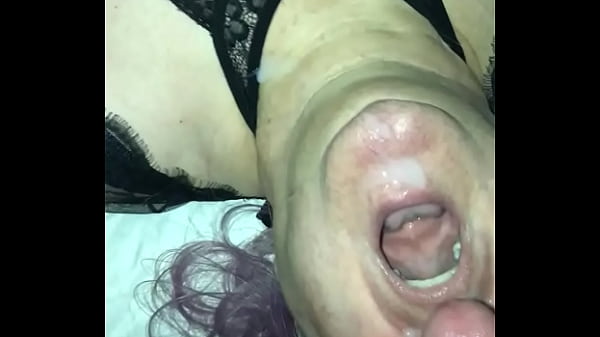 Play MP4 - Mature Tranny gets a Facial