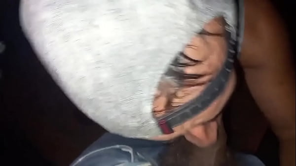 Play MP4 - T&atilde;o bom achar um macho&colon; moreno&comma; roludo&comma; pentelhudo e safado na Cabine