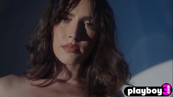 Bigass brunette ten exposed amazing body and showed her perfect big ass