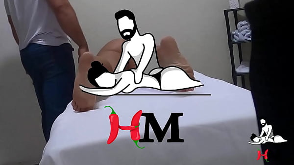 Play MP4 - Tirei a calcinha da minha cliente e ela pegou no meu pau